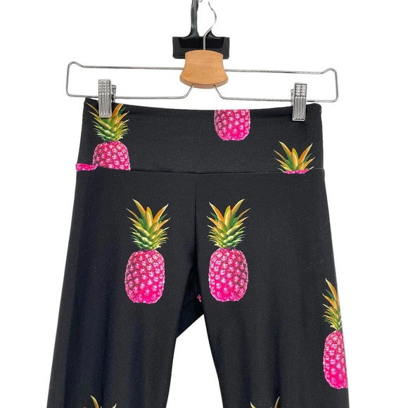 Goldsheep Black Pink Pineapple Print Cropped Leggings Size Small - Picture 2 of 6